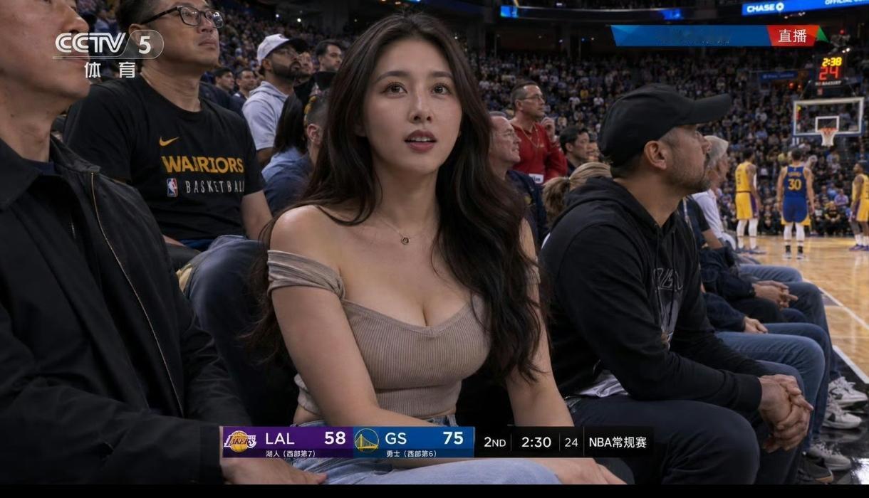 现场看精采比赛外，美女也是随便的福利。照片1一2是日本女演员葵伊吹（2001年生