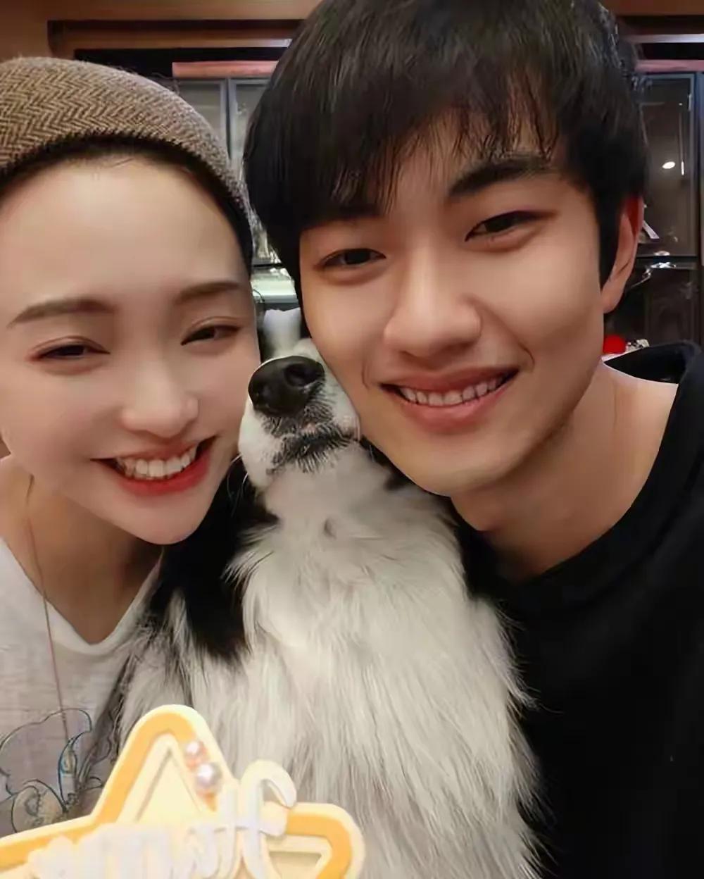 有网友在南通偶遇歌手金莎
参加婚庆商演
现场人数很少，唱三首歌35万后草草收场！