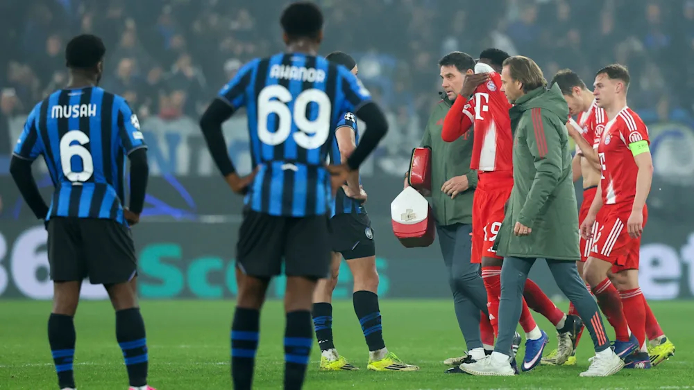 看到这样的场景，你怎能不心疼戴维斯？据赛后报道，拜仁后卫戴维斯在比赛中又出现了肌