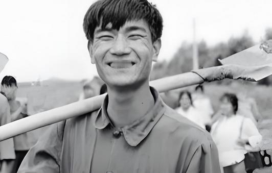 1972年，柴春泽回绝了父亲给他搞到的招工名额，并喊出了“我要扎根农村，争取奋斗