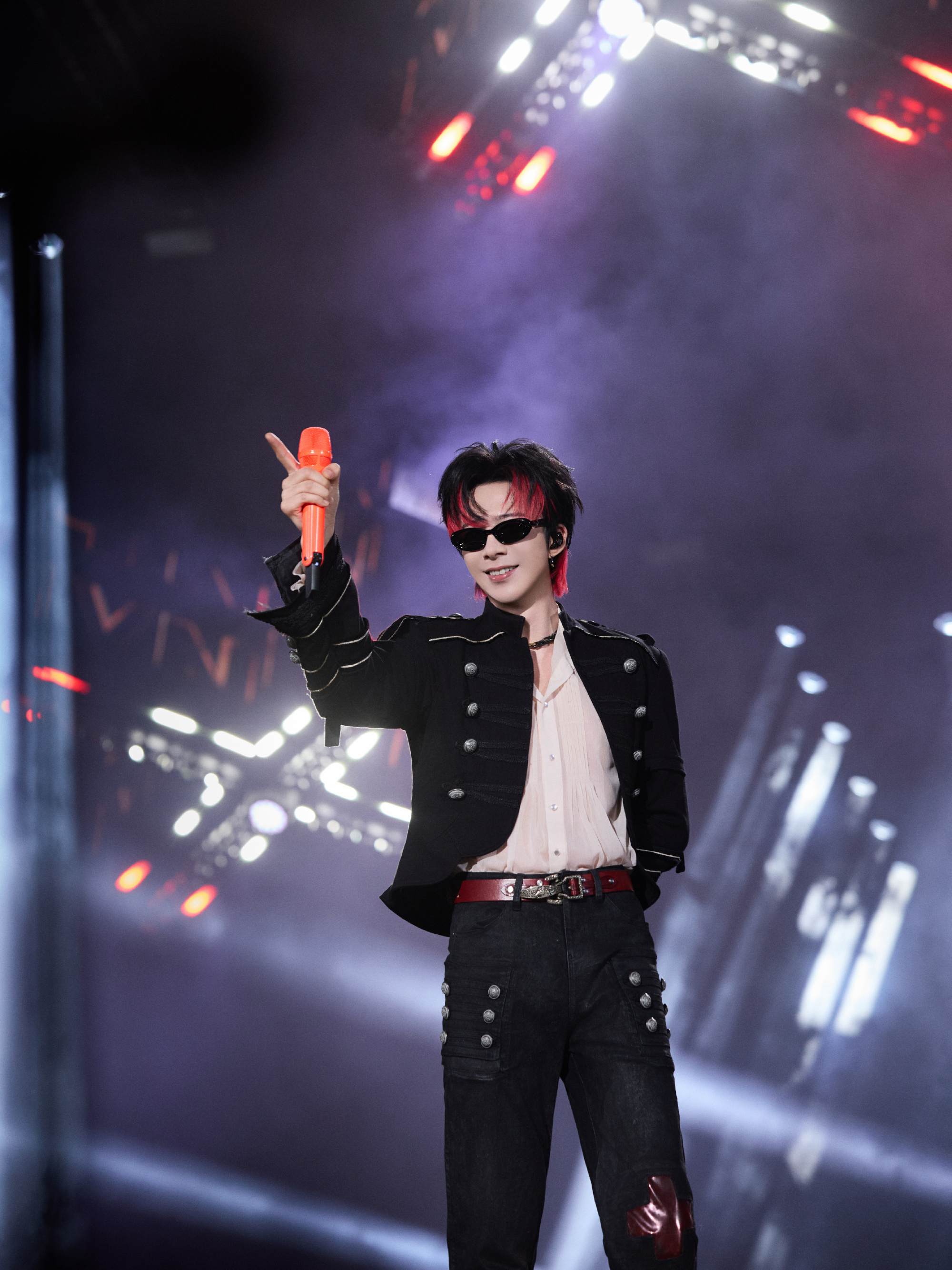 1.刘宇宁不缺项目，不过他现在接戏很谨慎，很多不合适的剧本都直接推了，目前他手头