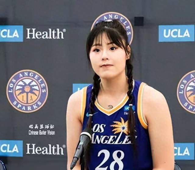 李月汝特殊签约引爆舆论！女篮连遭失利之后，旧集训模式迎来挑战