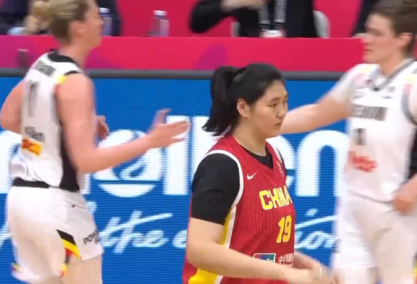 半场战罢，中国女篮28-42落后比利时14分，欧洲冠军的强度果然名不虚传！从数据