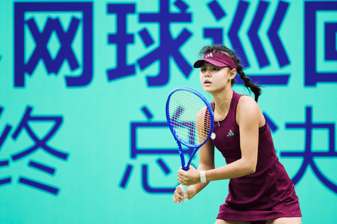 孙心然2-0叶夫列莫娃，三战全胜晋级青少年年终总决赛四强