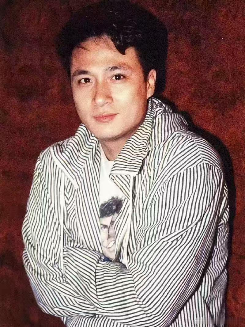六旬老人吴镇宇是男模再就业吧63岁吴镇宇型男新造型现身广州吴镇宇这造型简直惊艳众