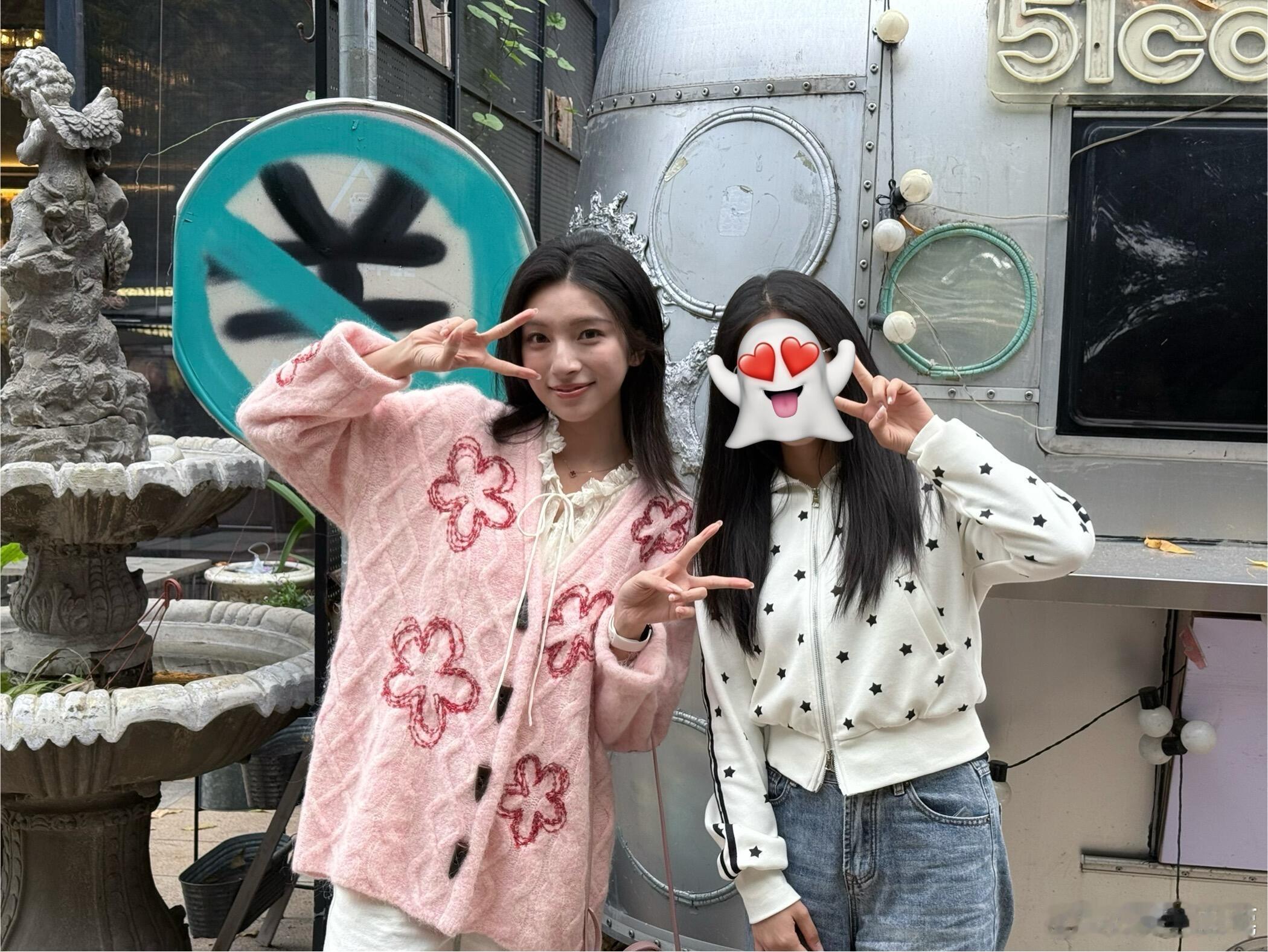 乐远cp[超话] 小远今日份偶遇发现小远很喜欢比耶✌️ ​​​