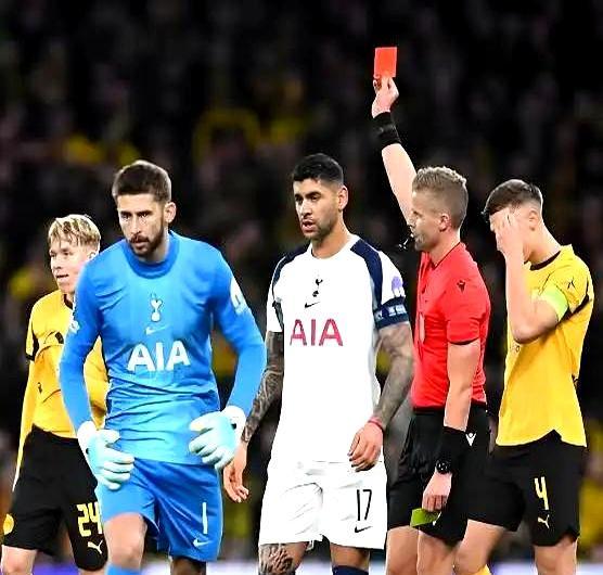 身价8.7亿英镑的豪门，正在活成英超历史上最昂贵的笑话。
 
主场1比3惨败水晶