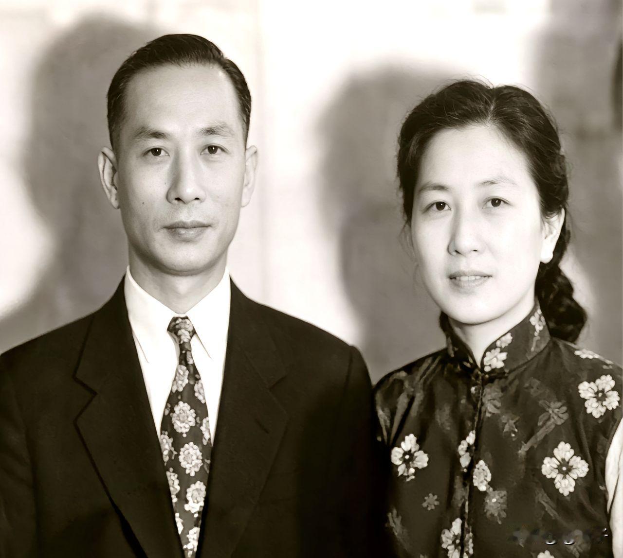 谢贤的父母长得都很耐看
爸爸很帅气妈妈也很漂亮。