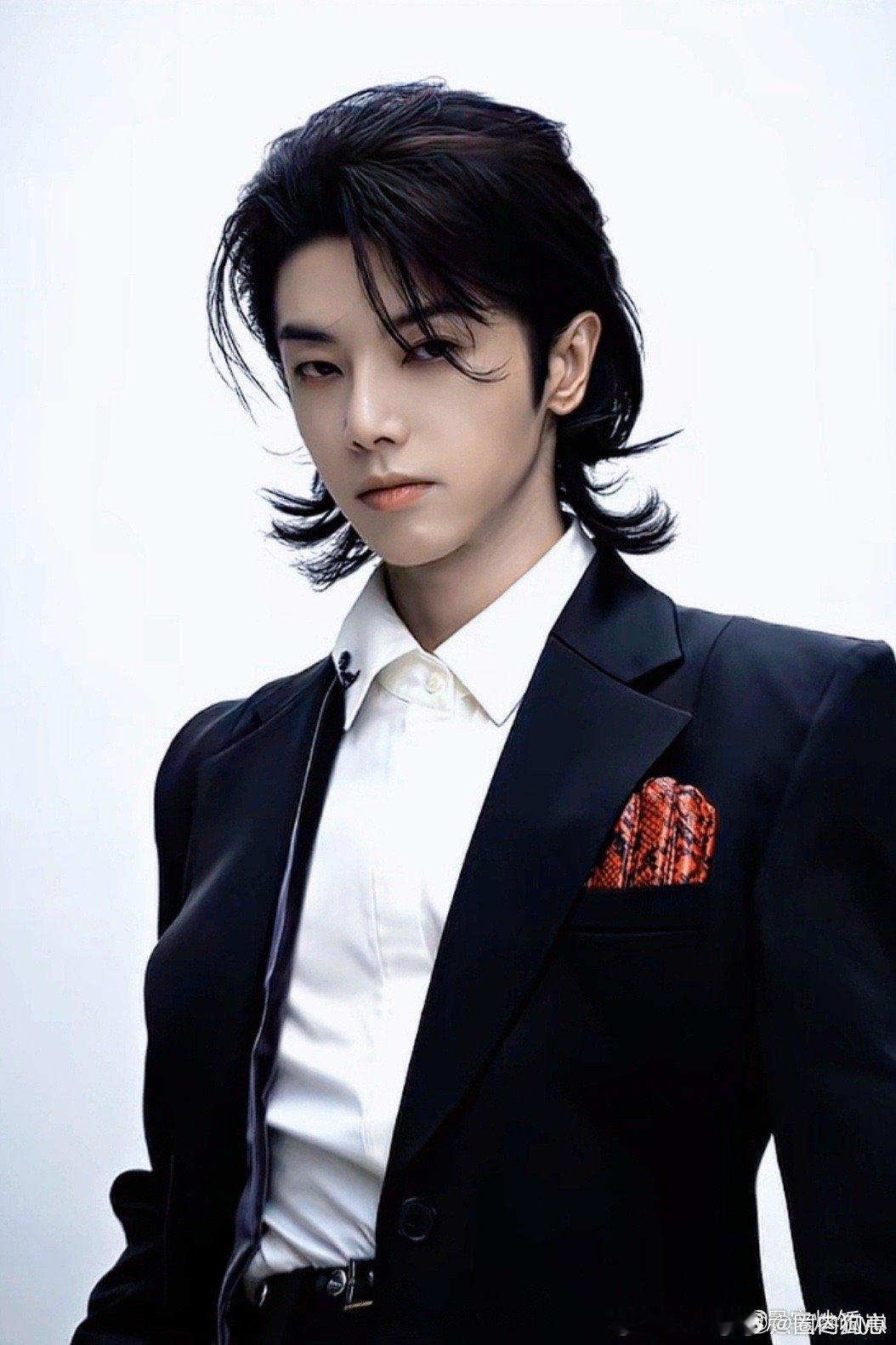 华晨宇今天是黄油蜂蜜面包吧 《声鸣远扬2025》媒体签到路透来袭！华晨宇上班路透