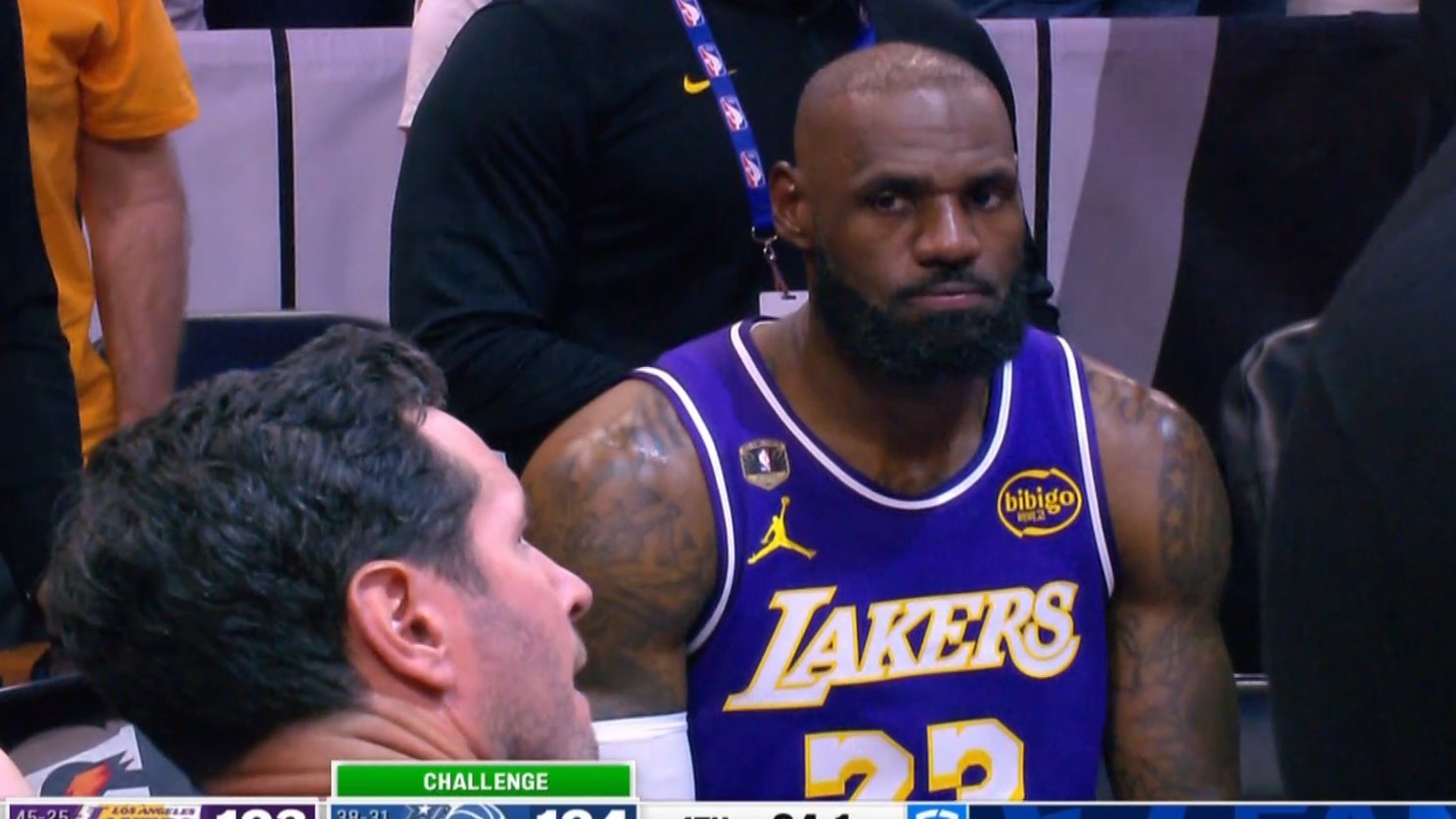 ▲摄影师这角度不错，这眼神绝了