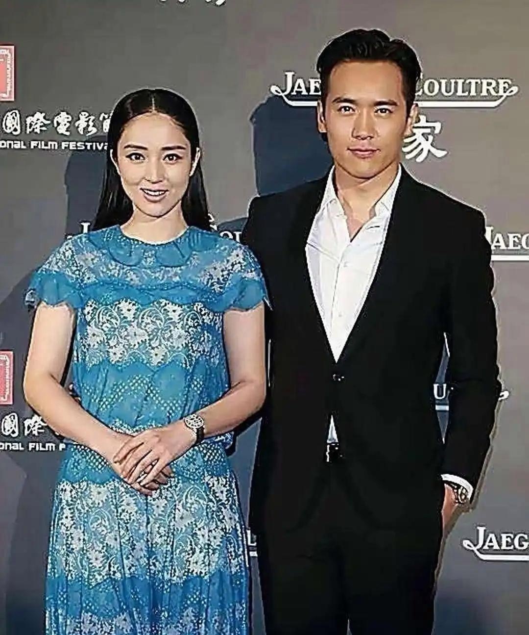 高云翔现任老婆是王悦伊。她曾与高云翔育有孩子。高云翔曾和董璇有过一段婚姻，两人本