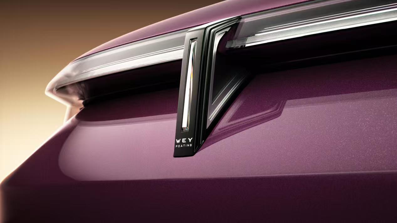 魏牌V9X的造型美学首秀，这款车的设计揉进了这几年比较流行的东方美学。中轴对称的