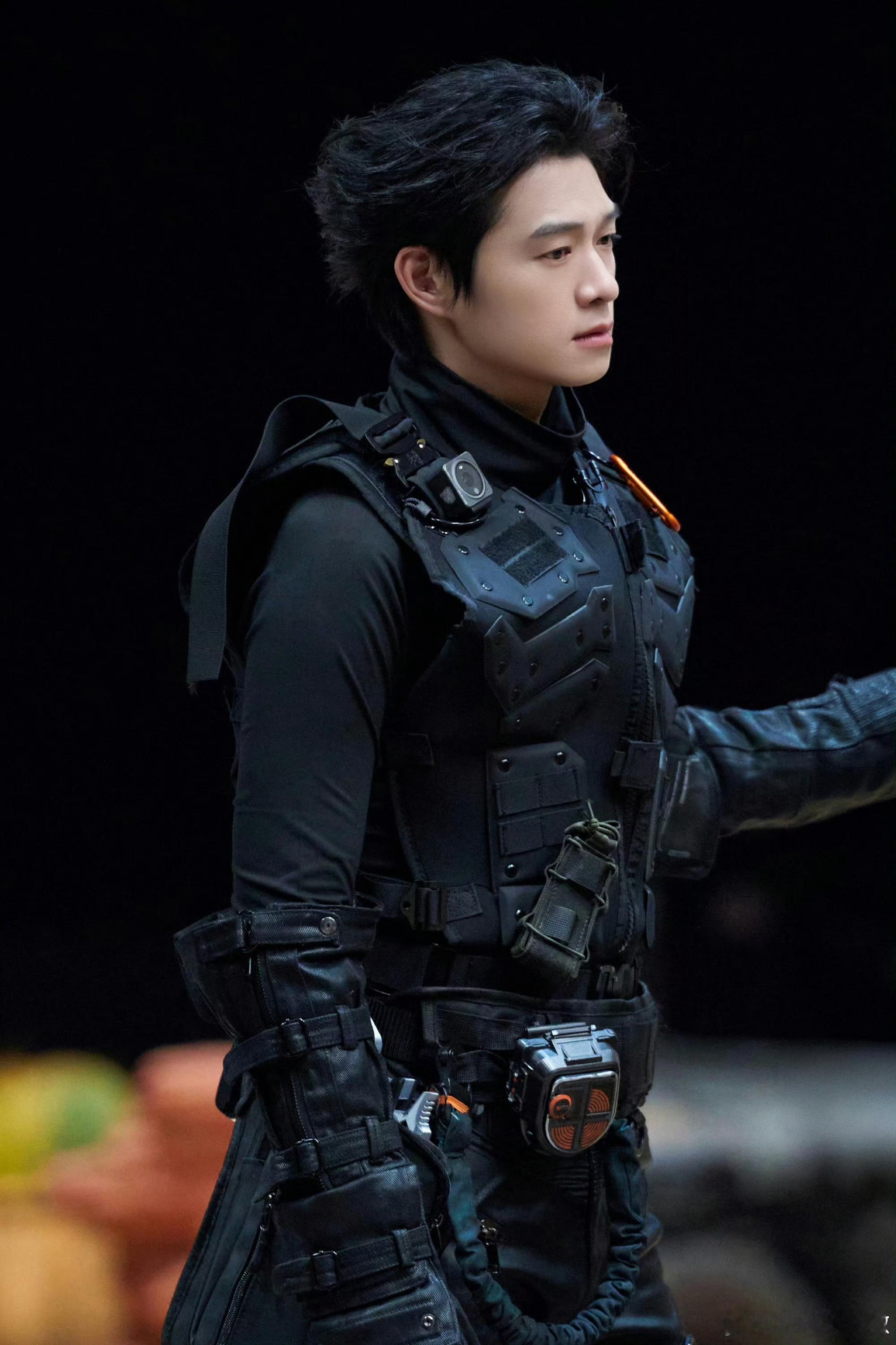 大侦探魏大勋打破硝烟之谜面对案发现场明显的硝烟反应，所有人都笃定甄护卫是中枪遇害