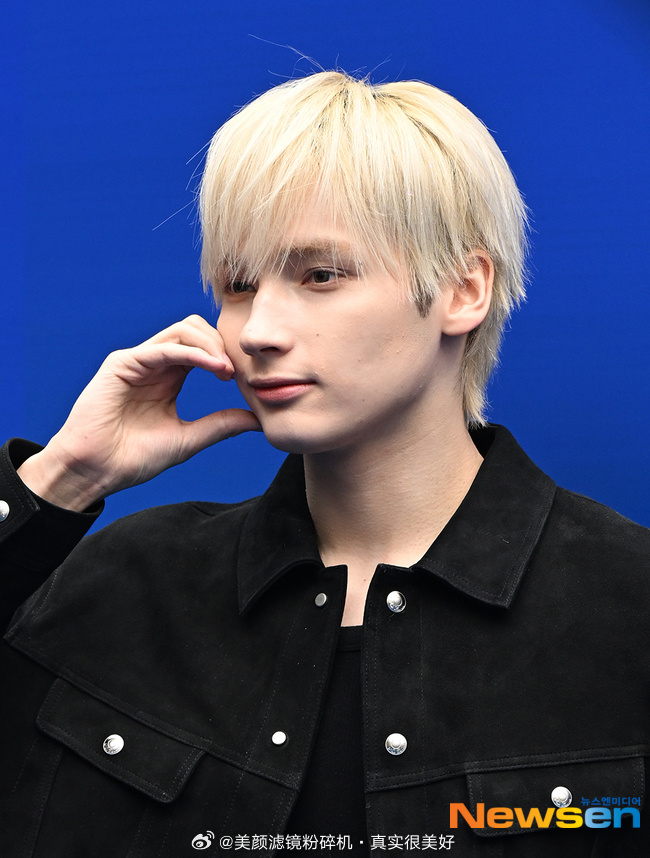 休宁凯，崔立于今日首尔时装周新闻图 