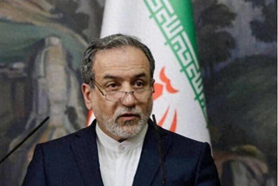 刚刷到的新消息，伊朗和阿曼的外交部长，悄悄通了个电话，看着好像没啥大不了的，实则