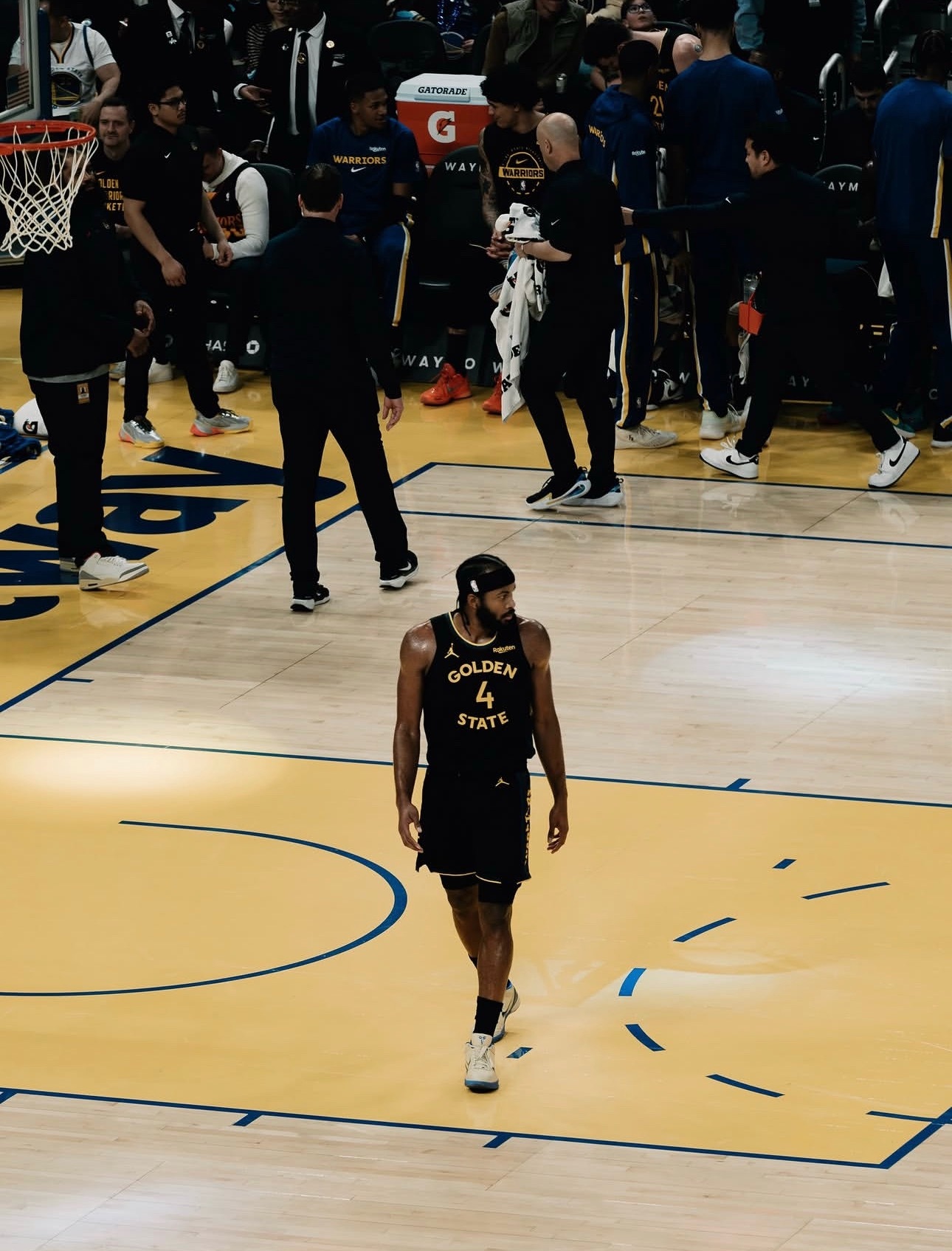 兢兢业业 刻苦训练 毫无怨言来到勇士5年的穆迪你甚至找不到他的黑点为穆迪祈祷🙏