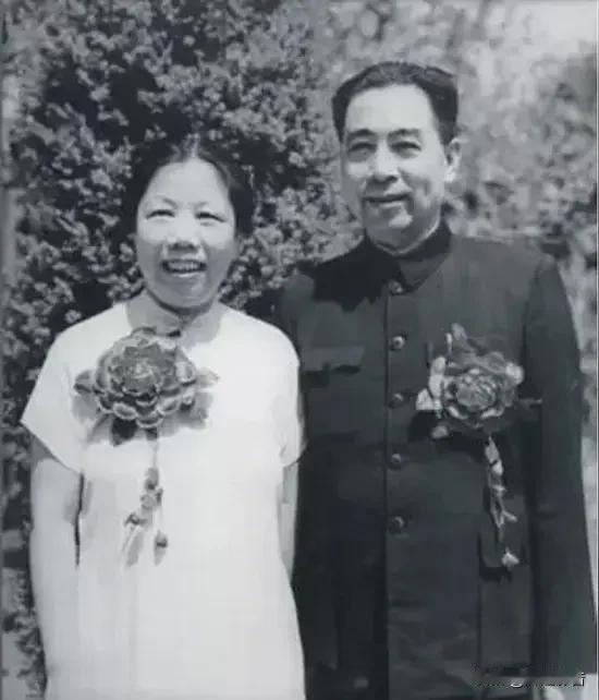 🌺🙏敬爱的周总理，致敬您的淡泊从容，传承您的平和初心！“宠辱不惊，闲看庭前花