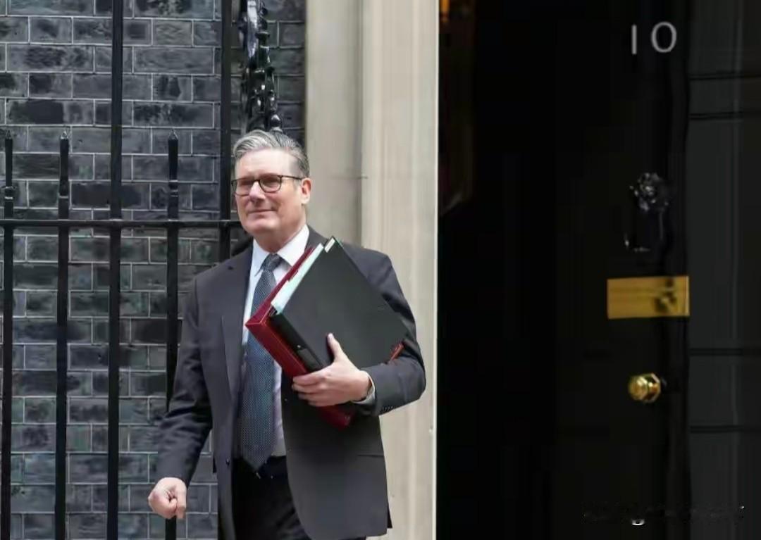 英国10年换了7个首相，但英国的对外国策这10年基本上不变的，说明首相对于英国来