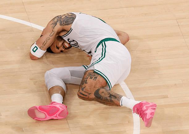 波士顿凯尔特人当家球星塔图姆伤情恢复不明朗，已重新评估本赛季复出计划！
近期，美