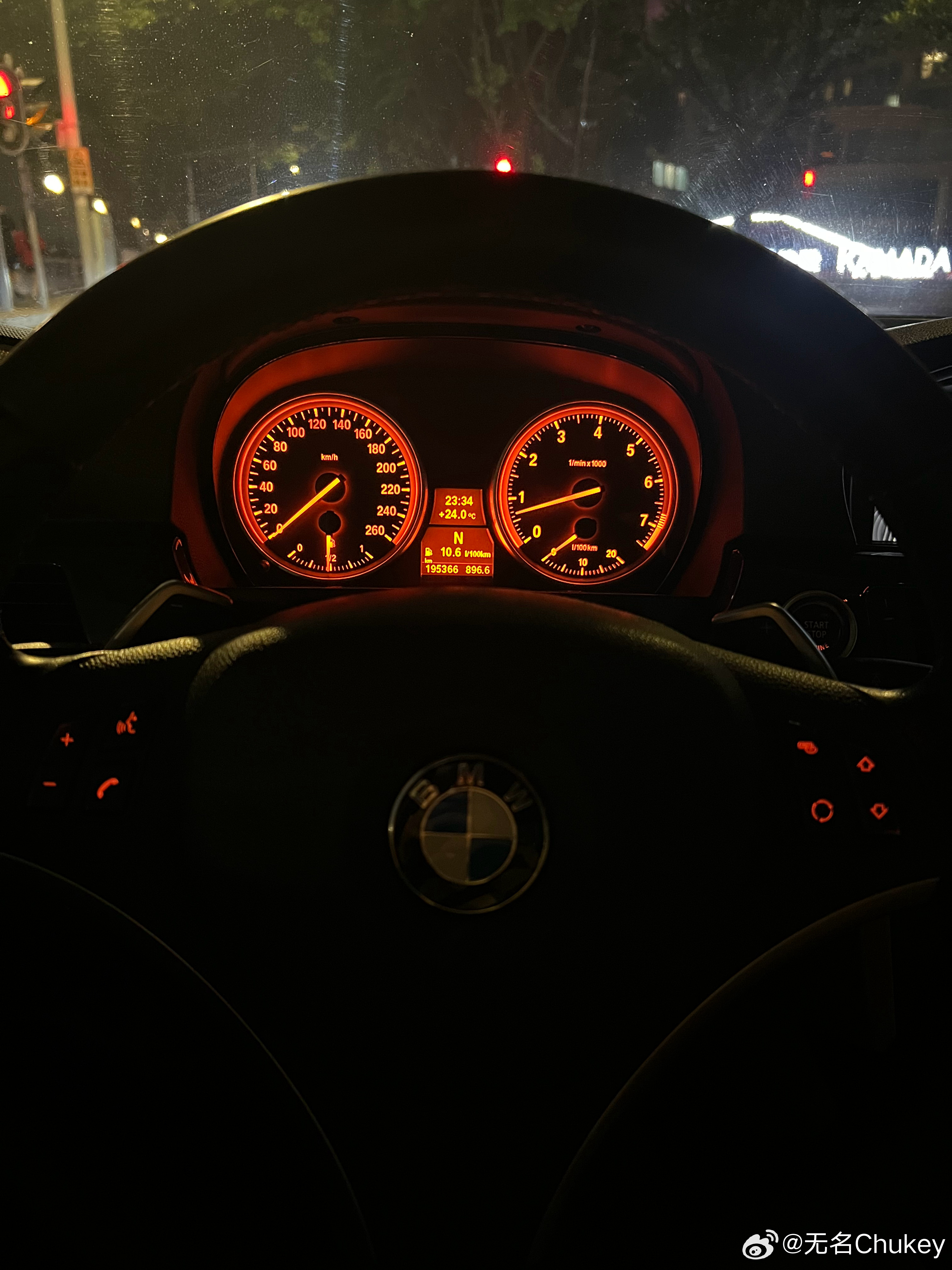 有一种畅快叫直6宝马，当你难受，心情不好的时候，打开运动挡，什么都不想，专注开车