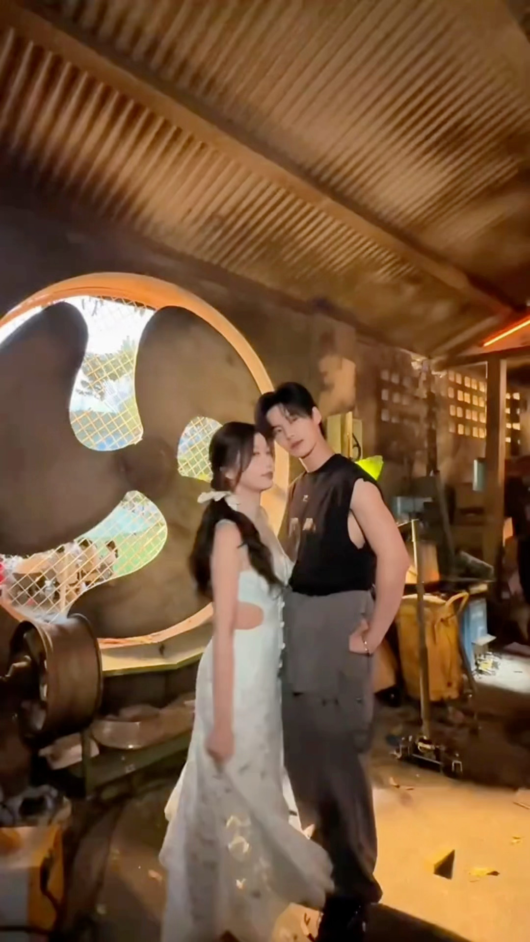 小情侣拍照来学 双轨