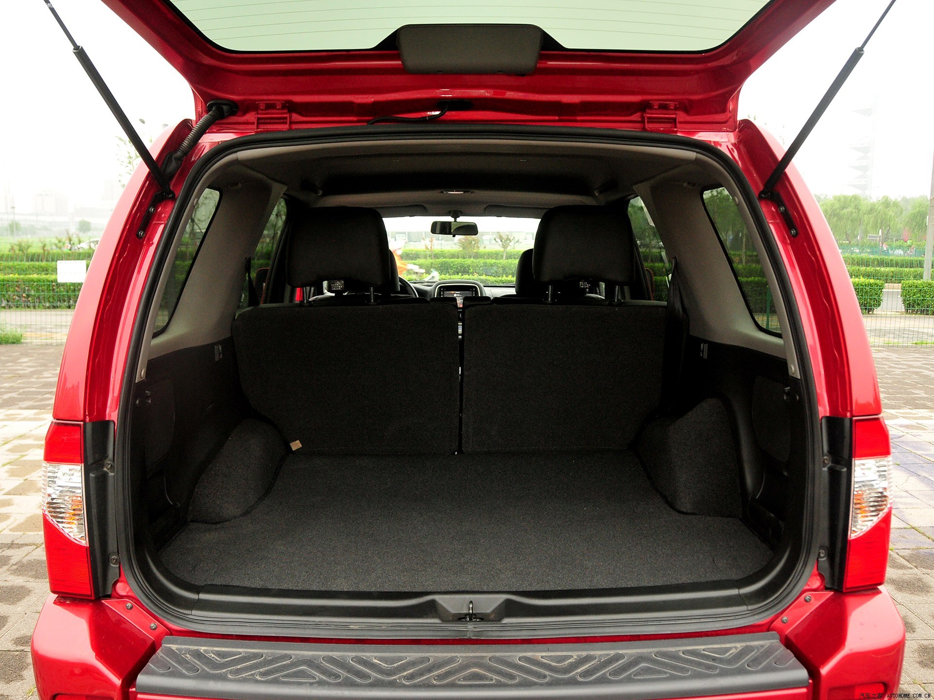 好车分享 2013款的日产帕拉丁10周年纪念版，末期款的帕拉丁了，还是150马力