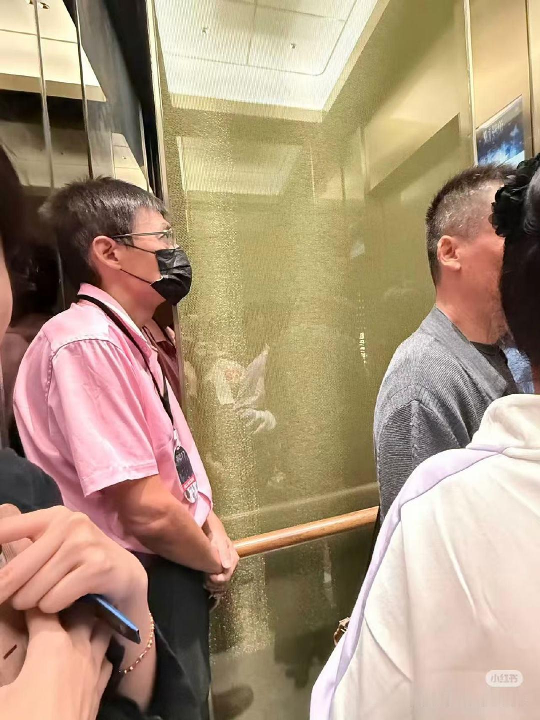 李飞去TOP演唱会了李飞看TOP演唱会 李飞去TOP演唱会了，舞台倒计时 