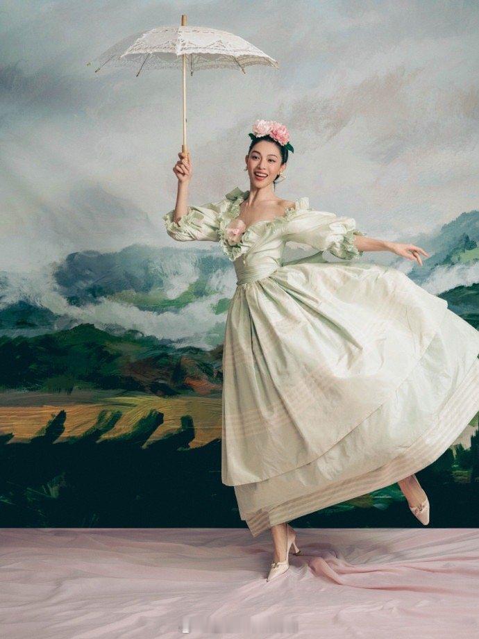 钟楚曦穿了1987年的古董高定 钟楚曦果然从不让人失望！Vogue活动挑对198