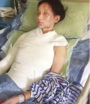 “一张破嘴惹的祸！”浙江一女子吃火锅叫服务员加汤，由于顾客太多，服务员耽误了一会