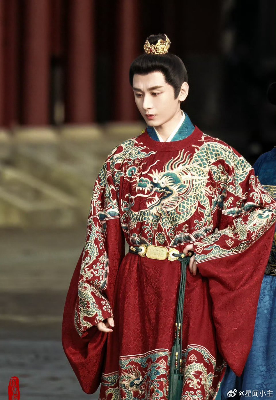 成毅 红色装也太好看了 