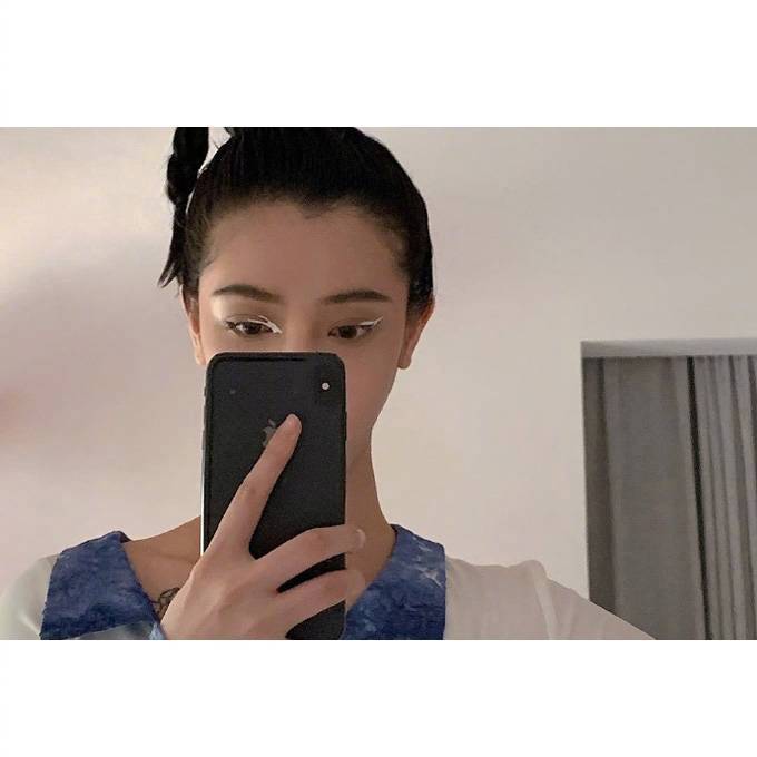 你现在要做的就是多读书 按时睡然后变得温柔 大度继续善良 保持可爱 