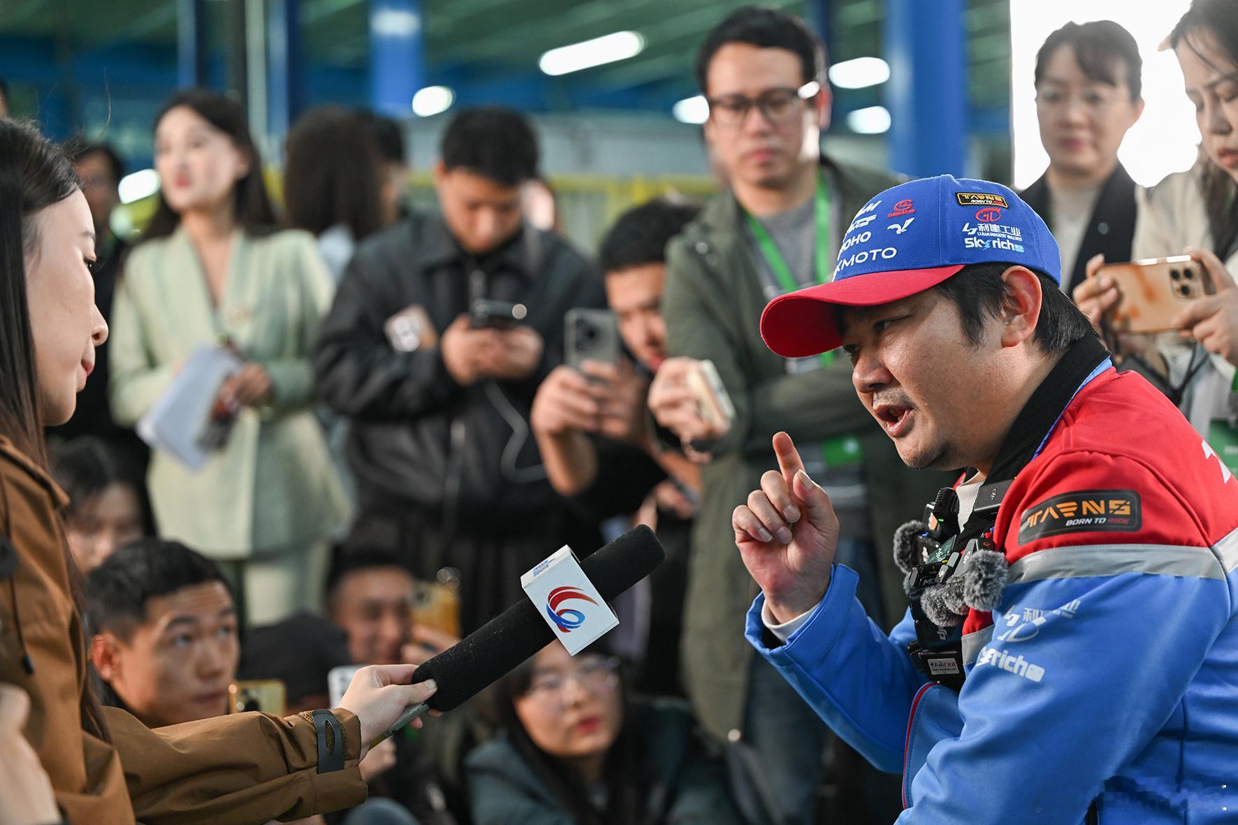 这是大事呀！！！还得是荣耀有魄力，这波双赢！首先是恭喜张雪，喜提大品牌首席战略合