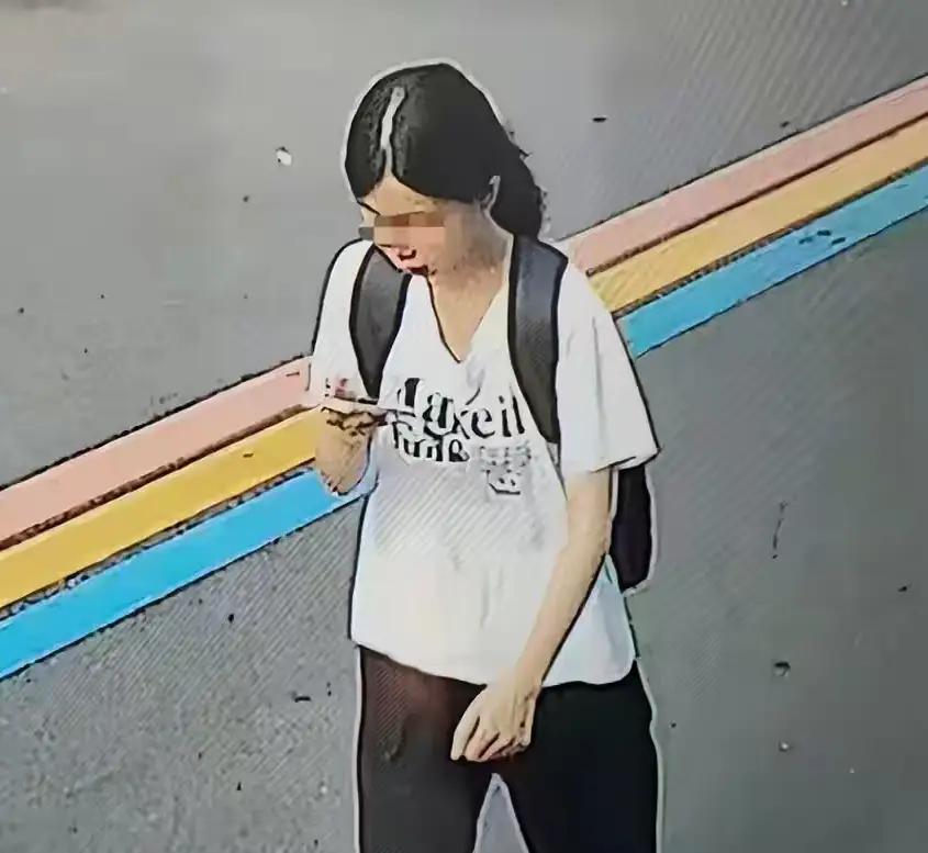 程梦圆姑娘仍在山上的可能性究竟有多大呢？真希望她还在山上游玩。说实话，相较于那位