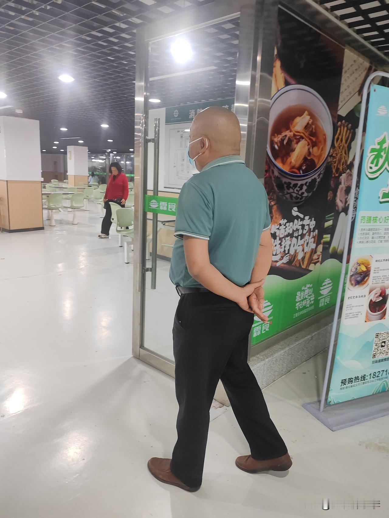 今天黑皮又给了我一个惊喜！希望他能永远保持下去！

今天上午正在打针同事来了陪我