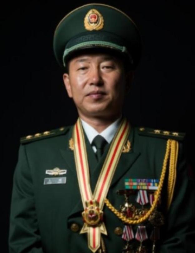 2008年，一群恐怖分子袭击了我国南疆的一个检查站，残忍杀害多名队员，指挥员王到