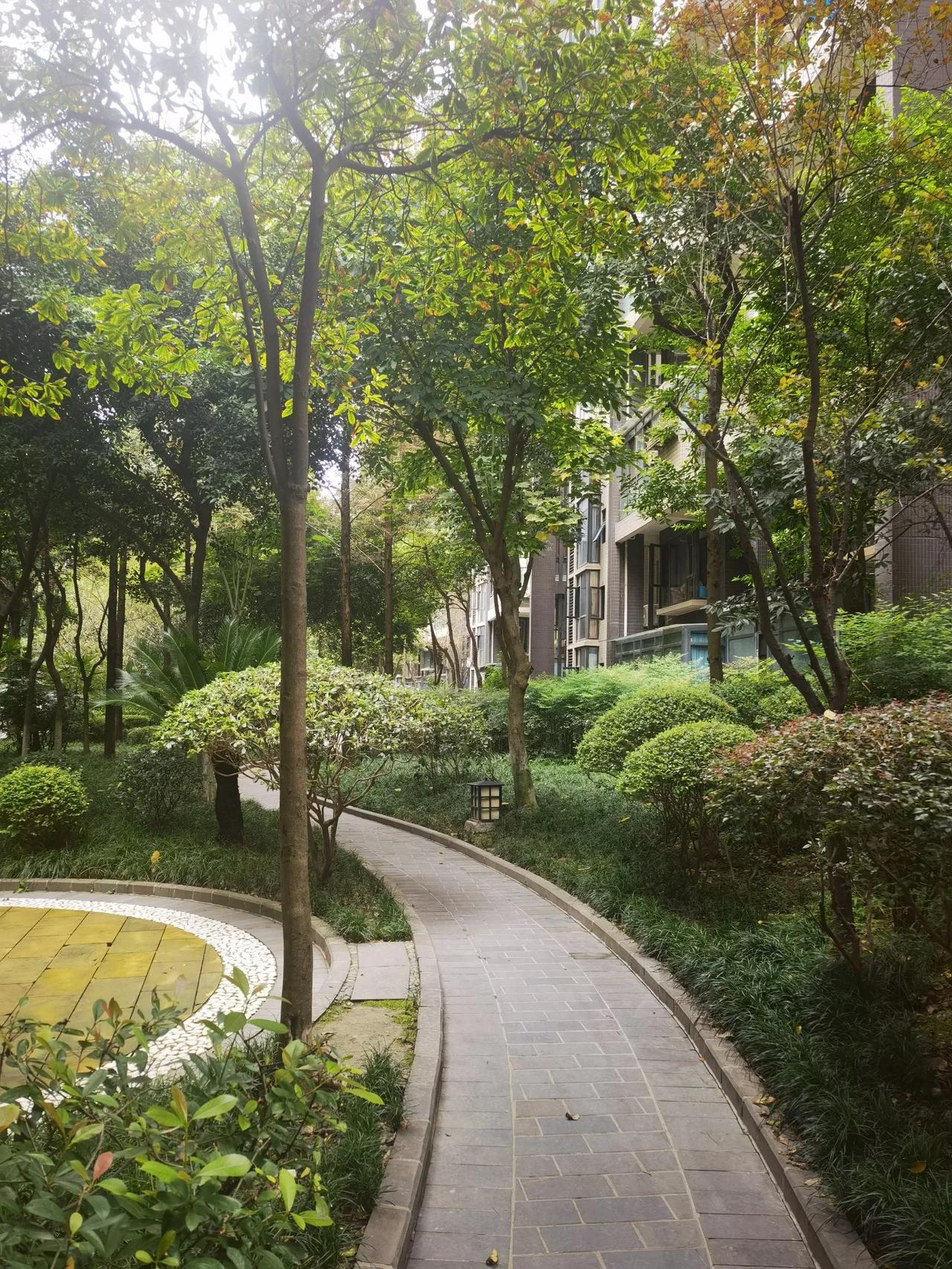 置业15年，没有在这里住一天。

曾经在北京生活久了，特别厌倦大城市生活。

回