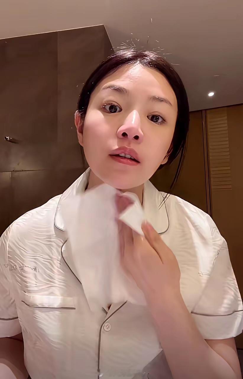 我有种预感，陈妍希不会太火了原因很简单不是演技不好，也不是无戏可拍，而是她已经爱