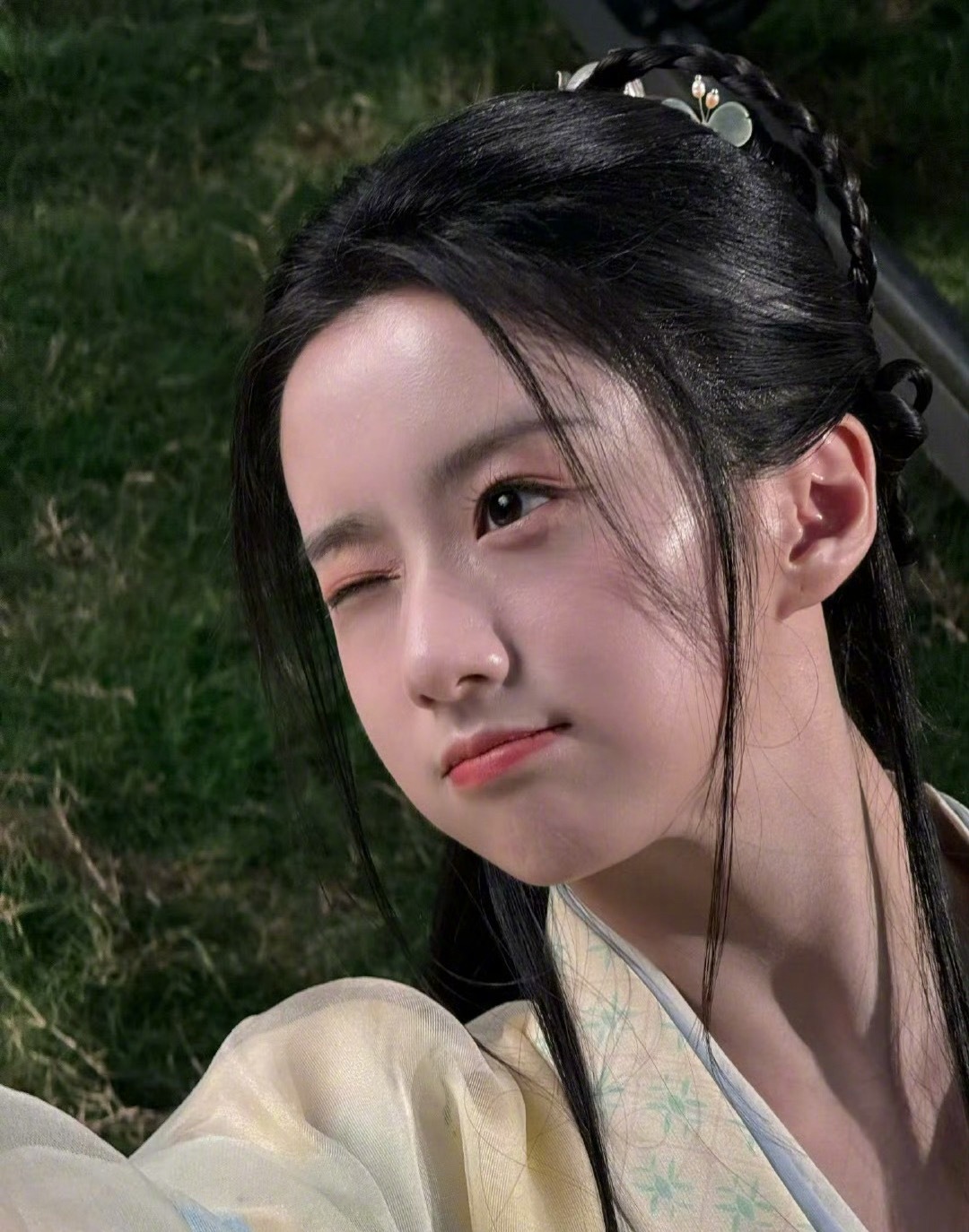 #咪咕星鲜事##包上恩演技# 姐感妹你崛起吧，包包冷脸萌演侠女简直浑然天成！晚安