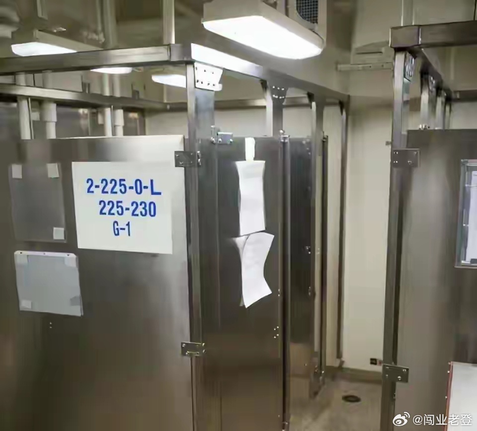 福特号战时哗变？航母刚靠岸，舰员禁止离舰，5700人全部调查？一场烧了30小时的