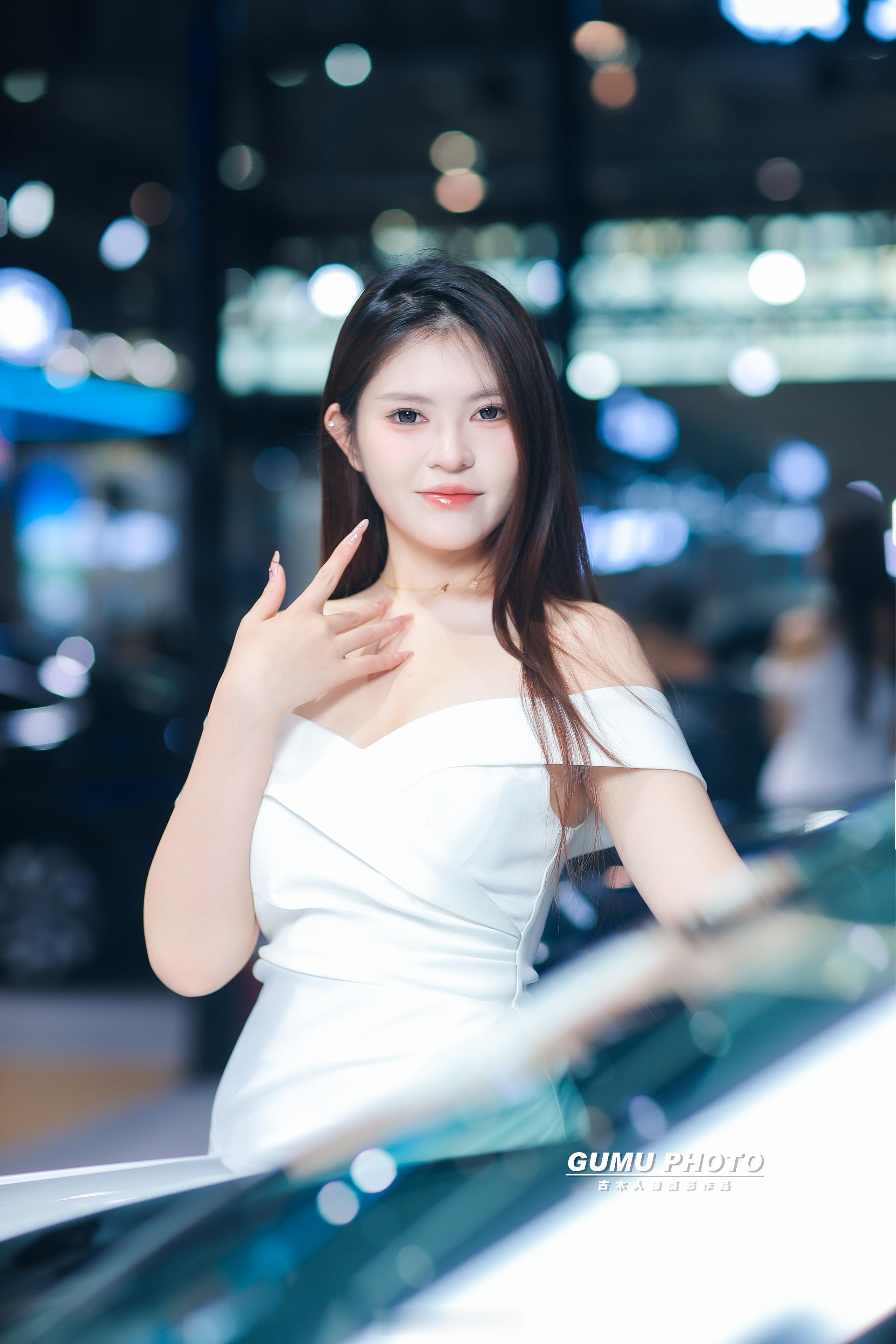 2025重庆汽车消费节上汽大众展台模特小姐姐 2025重庆汽车消费节 