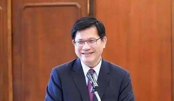 台岛天然气眼看要见底，卢秀燕又站出来喊话了。这次她直接喊话 “中央”，说民生用气