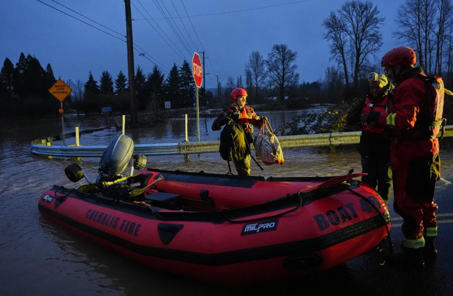 “大气河” 肆虐！华盛顿州启动紧急响应，救援与预警同步进行！

连日的暴雨把华盛