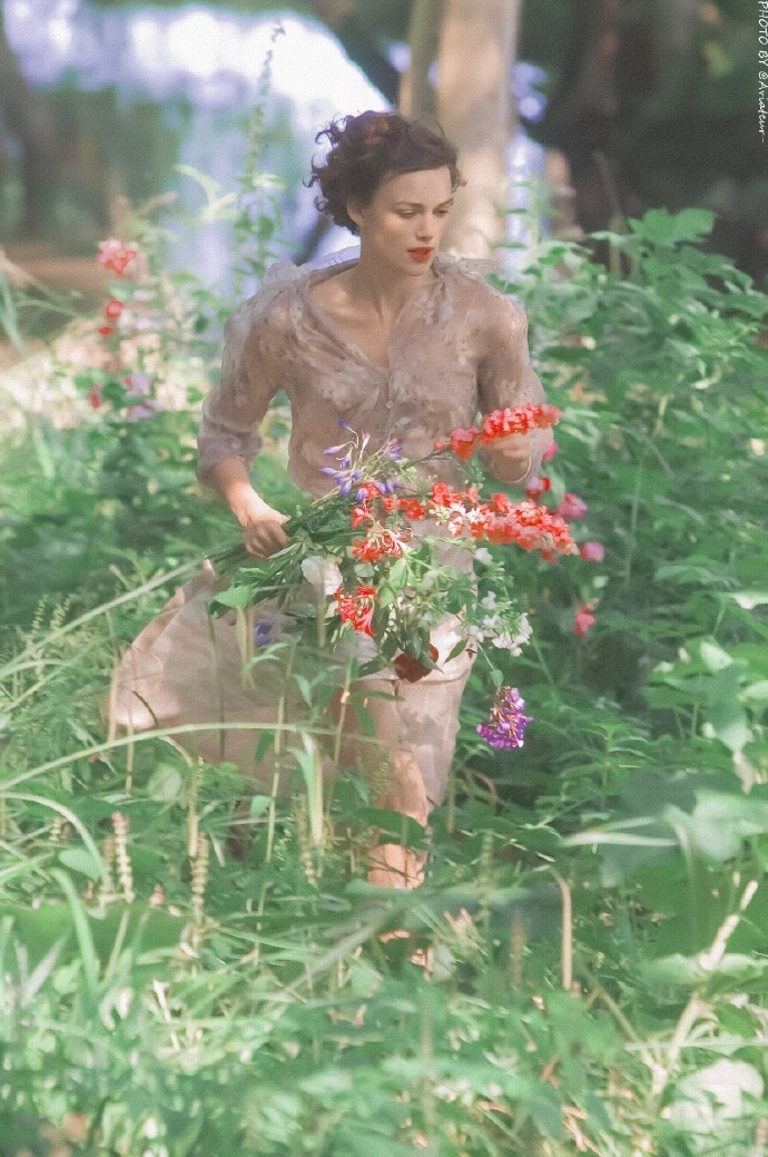 人生其实很简单，不给自己添乱，生活就一点都不乱。—— 苏岑 ​​​