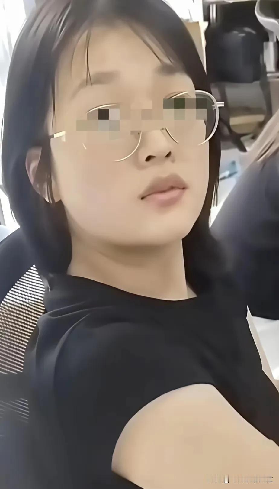 离谱！刷到网红“白嫖”视频后，公司立马开紧急会，全体员工统一要求。
 
最近网上