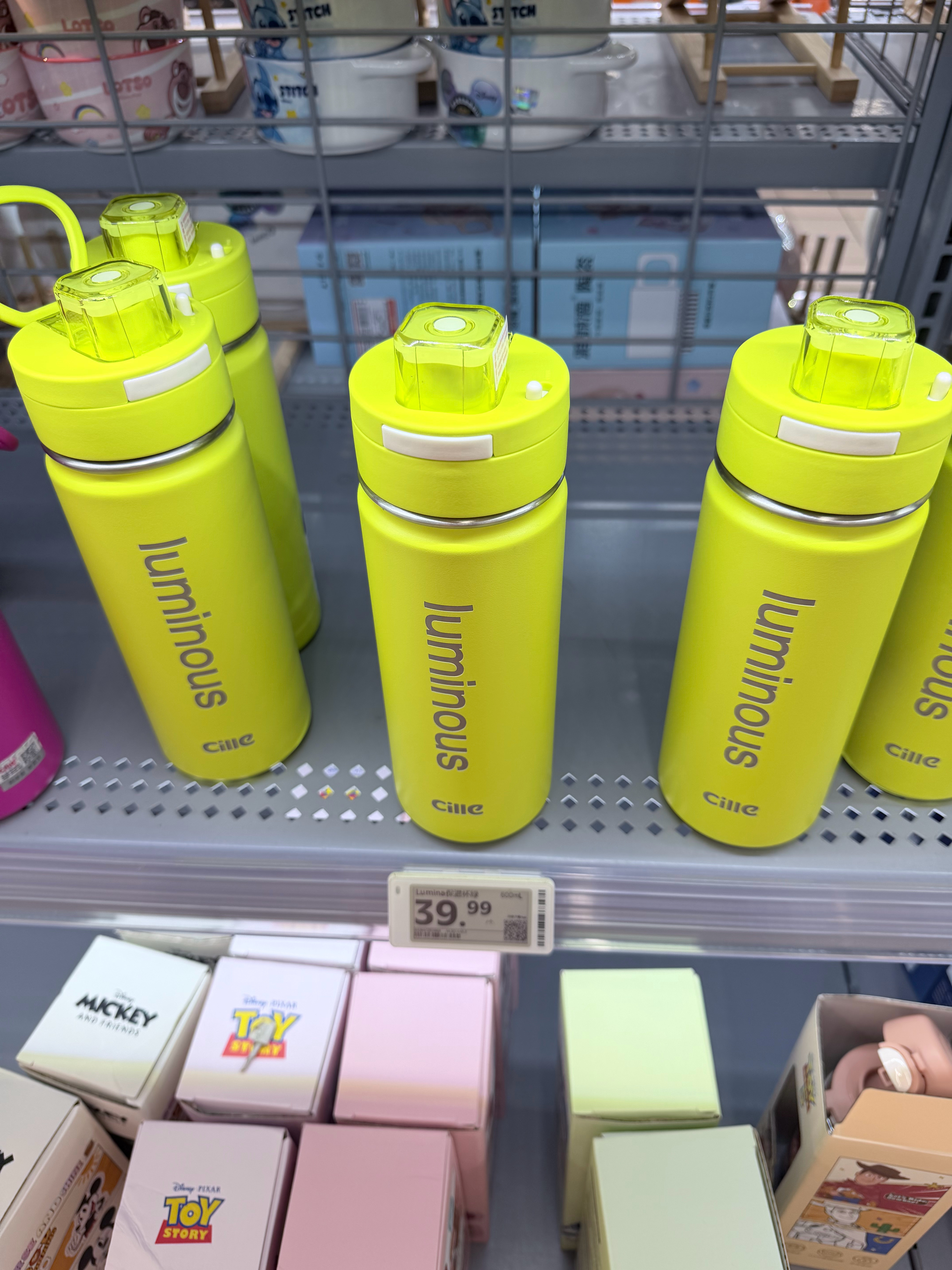乍一看以为lululemon呢。 ​​​