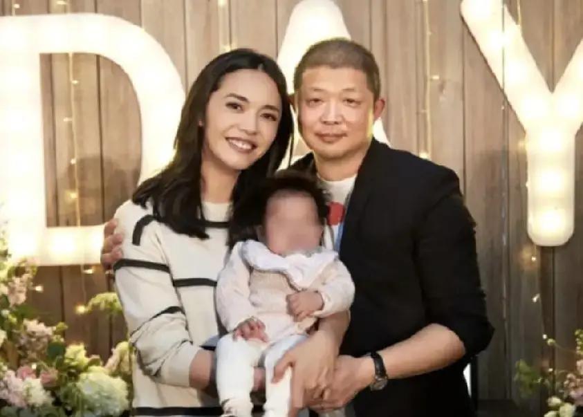 姚晨又传离婚，我刷到热搜那一刻差点信了。

点进去一看，全是营销号截图配文字，连