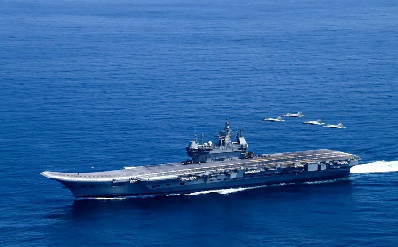 印空军战机在体验完中国产“歼-10CE”和“霹雳-15 E”的威力后，印度海军“
