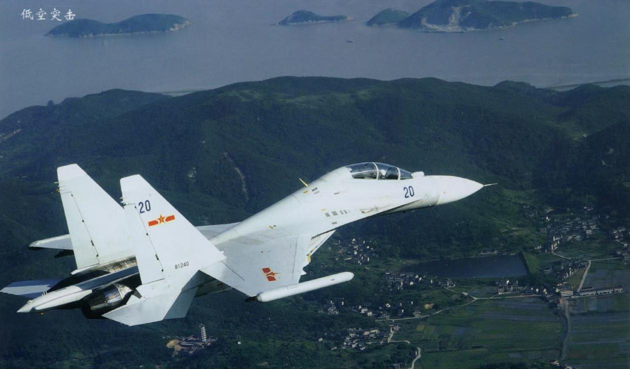 海军航空兵装备的苏三零MK2，也就是当年进口的第二批次苏三零，是当年海上突击的骨