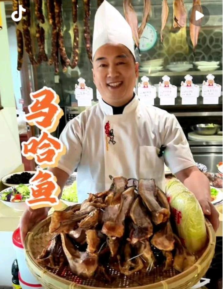 最爱吃“大马哈”鱼
    提起大马哈鱼。必须得去黑龙江那里买。
     你知