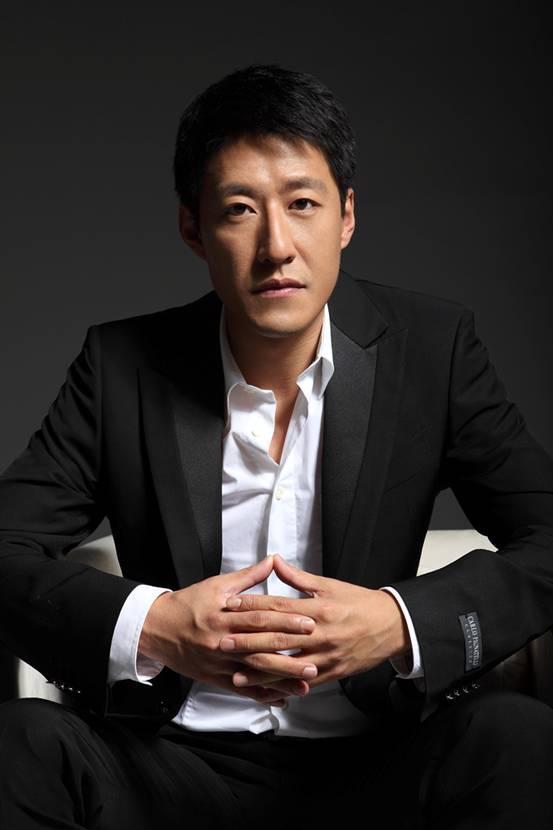 演员，海一天，扮演过不少坏蛋，长脸，一瞪眼让人害怕，他说，还是于震厉害，他一瞪眼